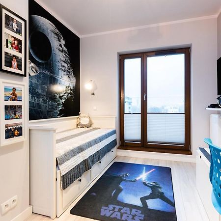 Elegant Business Accommodation With Parking - By Upstairs Красков Екстериор снимка