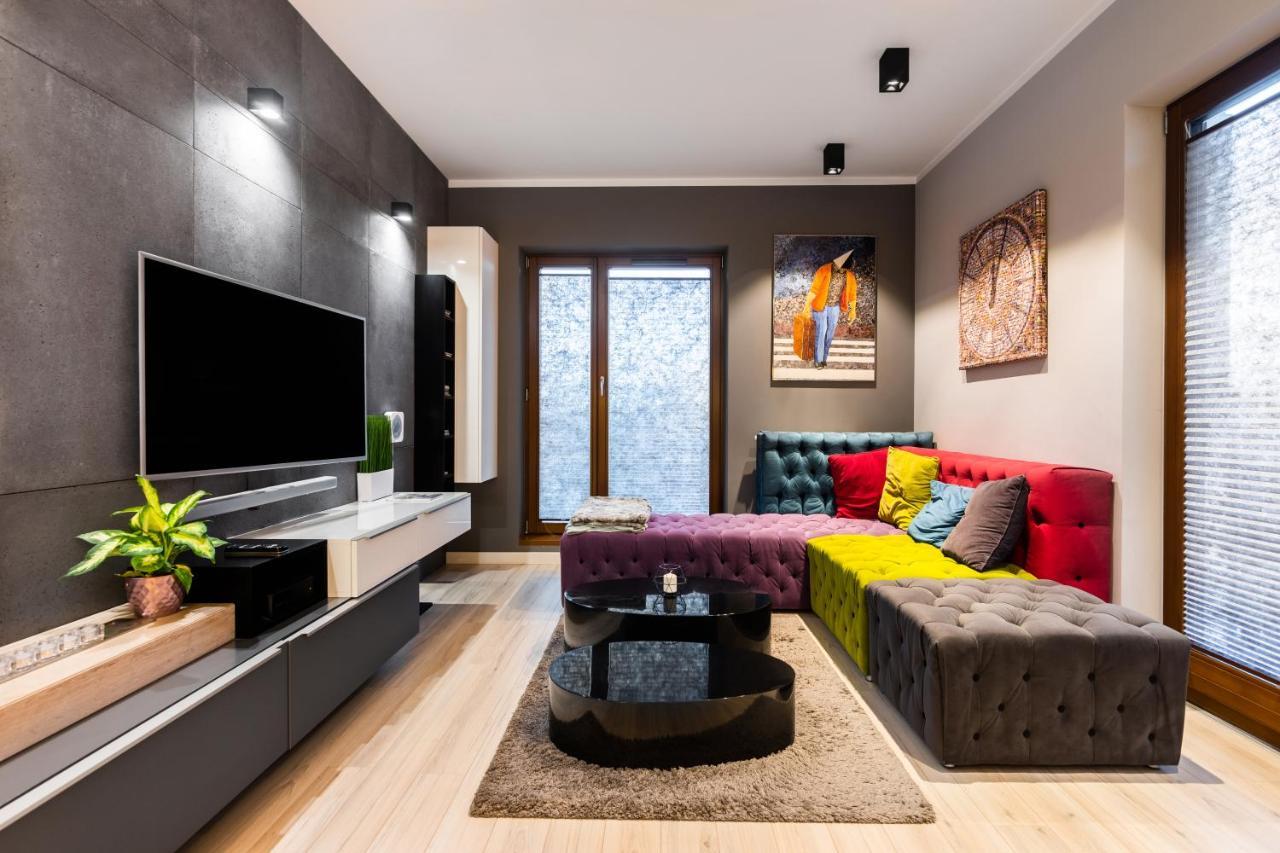 Elegant Business Accommodation With Parking - By Upstairs Красков Екстериор снимка