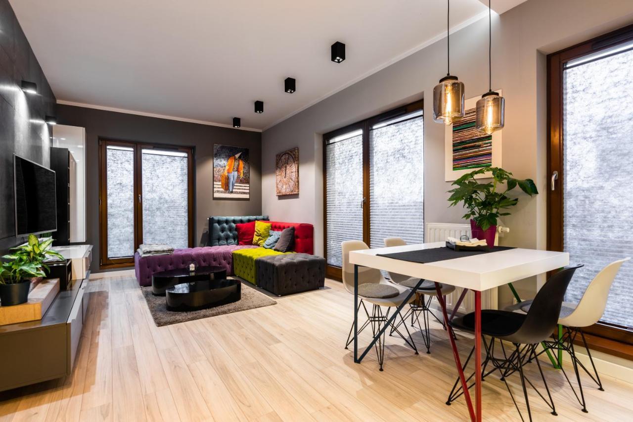 Elegant Business Accommodation With Parking - By Upstairs Красков Екстериор снимка