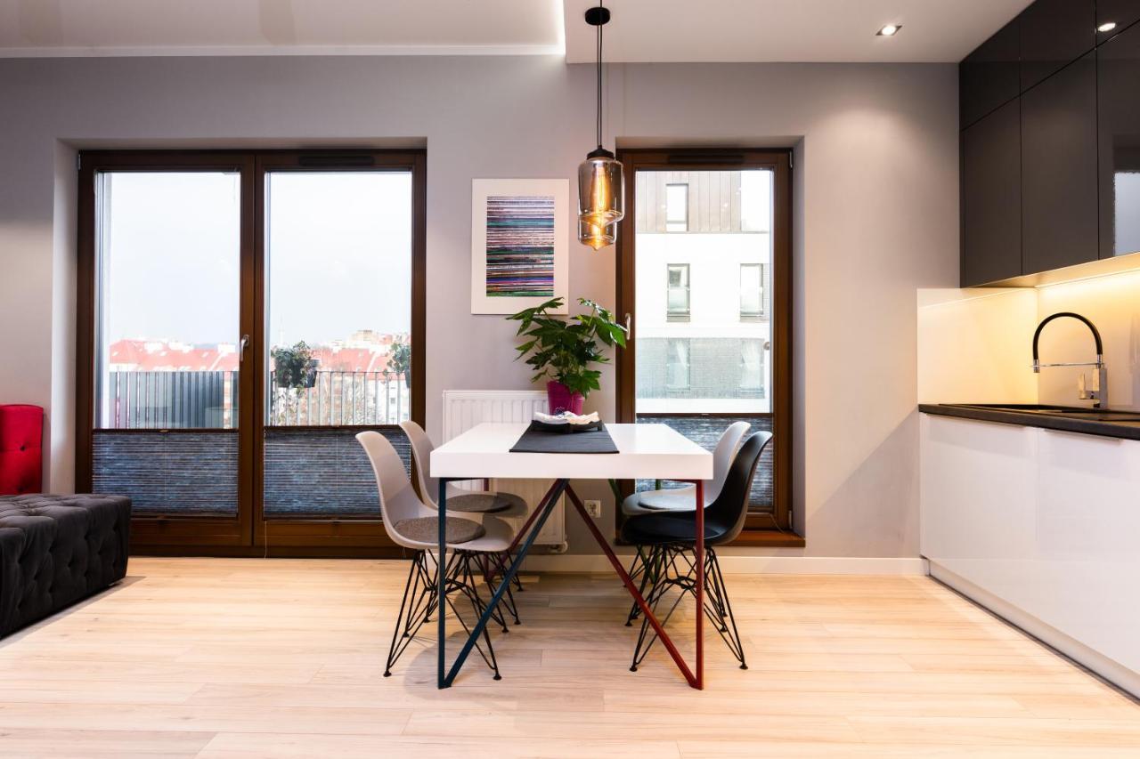 Elegant Business Accommodation With Parking - By Upstairs Красков Екстериор снимка